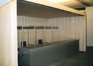 Foyer UG mit Garderobenbox
